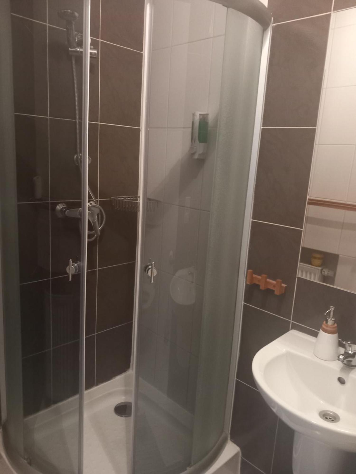 Hotel Dobry Klimat Uniejow Esterno foto