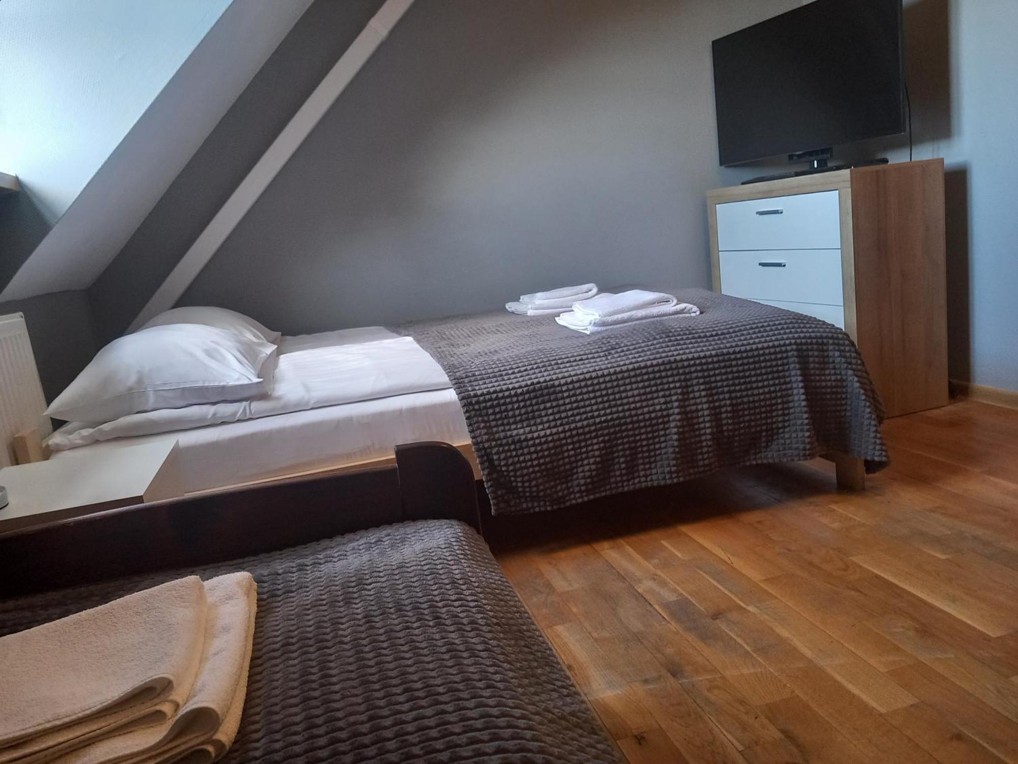 Hotel Dobry Klimat Uniejow Esterno foto
